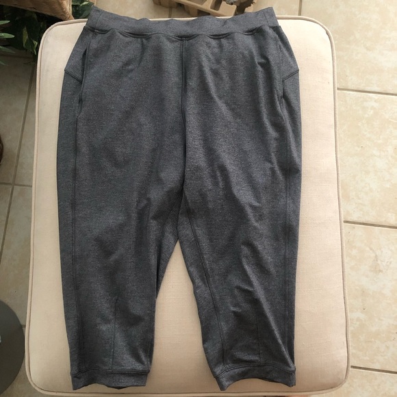 Lululemon high waist grey crop pant - Picture 7 of 7